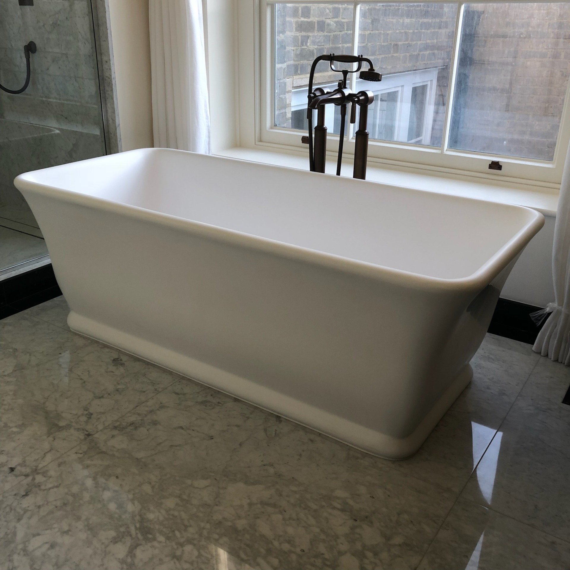 free standing bath with silicone