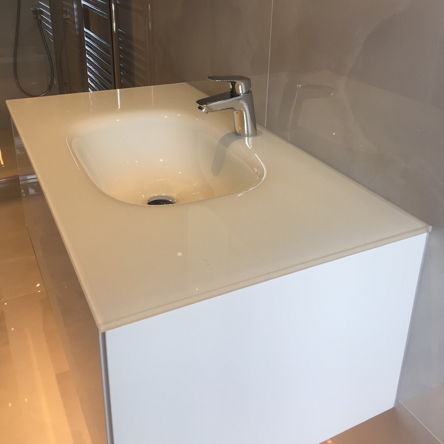 sink with fresh silicone